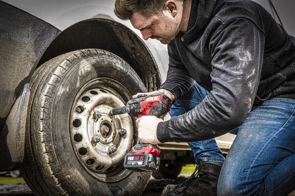 Гайковерт ударный SKIL 3285 CA XP 20В 1х2.5А·час до 2850об·мин 700Нм 2.25кг заказать