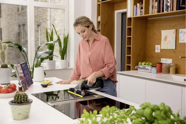 Пылесос Karcher оконный WV 5 Plus, вода -0.1л, автон. раб. до 35мин, вес-0.7кг, черный заказать