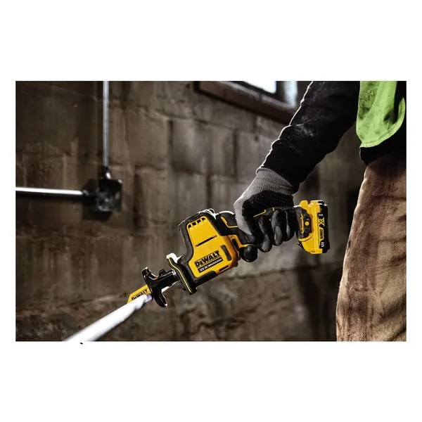 Пила сабельная аккумуляторная DeWalt 10.8/12В XR Li-lon бесщеточная 0-2800ход/мин 16мм 1.38кг без АКБ и ЗП купить в Украине