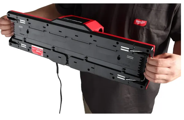 Купити Зарядний пристрій MILWAUKEE M12-18 GBC4 (4хМ18, 2хМ12, ліхтар)