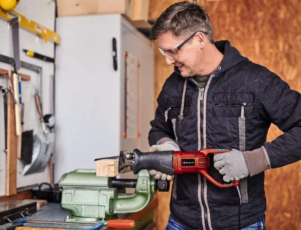 Купить Пила сабельная Einhell TC-AP 690 E, 690Вт, пропил 115мм, ход 20мм, 0-2800 об/мин, 2.2кг со скидкой