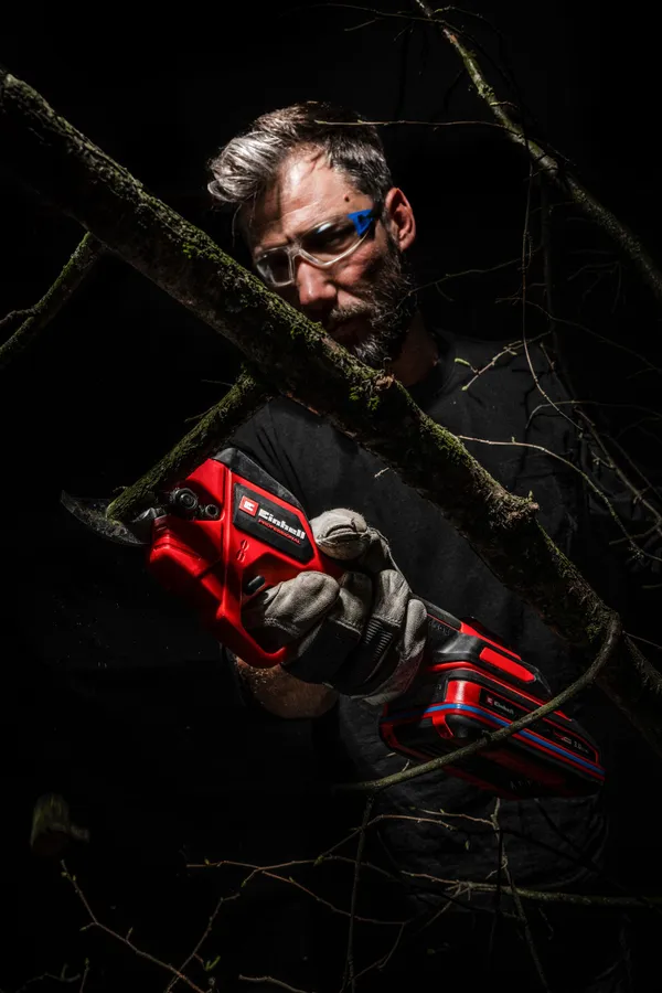 Секатор аккумуляторный Einhell GP-LS 18/28 Li BL - Solo, PXC, 18В, бесщеточный, толщ. 28/14 мм, сталь SK5, 0.82 кг (без АКБ и ЗУ) купить онлайн