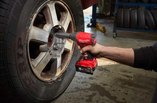 Ударный гайковерт (300 Нм) НMILWAUKEE 1/2" M18 FUEL ONEIWF12-0 ONE-KEY с фрикц. кольцом 4933451153 з доставкою