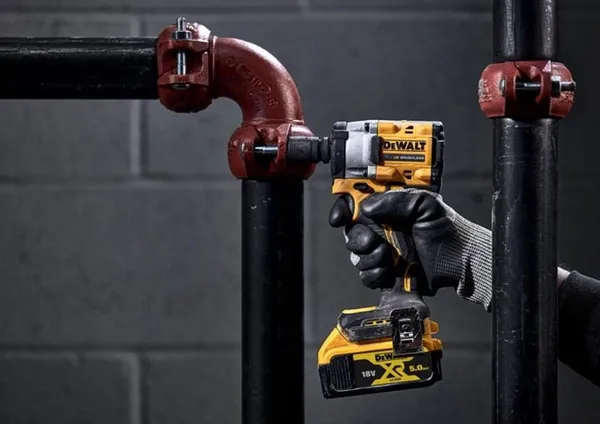 Гайковерт ударный DeWalt XR Li-Ion бесщеточный 18В 610Нм 2500об·мин 3550уд/мин 1/2" 1.1кг без АКБ и ЗП и кейса отзывы