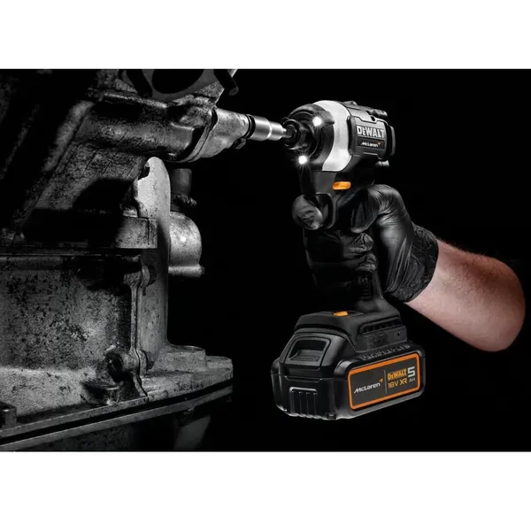 Набір із двох акумуляторних інструментів DeWalt безщіткових McLaren F1 TEAM LIMITED EDITION 18В XR дриль-шурупокрут DCD85 шурупокрут акумуляторний DCF85 акб 2х5А·год ЗП кейс 6.5кг відгуки