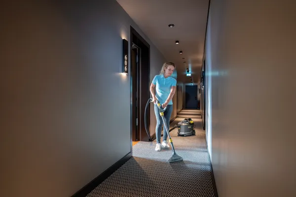 Пылесос профессиональный моющий Karcher Puzzi 8/1 Adv 1200Вт, 270мБар, контейнер 8/7л, 8.6кг с доставкой