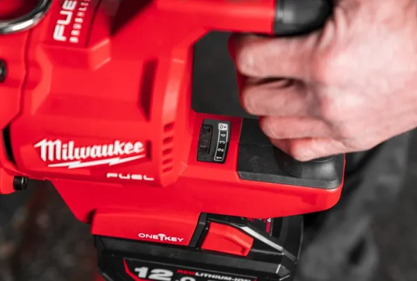 Гайкокрут акумуляторний 1" MILWAUKEE, M18 ONEFHIWF1DS-0C, 2711Нм (кейс) цена в Украине