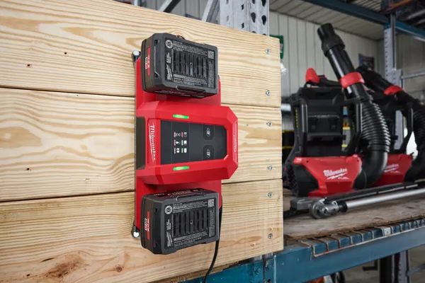 Зарядний пристрій MILWAUKEE M18 MDBSC DUAL SUPER CHARGER (на 2 акумулятора) купить в Украине