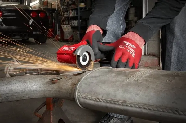 Заказать Шлифмашина угловая аккумуляторная Milwaukee M12 FCOT-422X 76мм 12В 1x4А·час 1x2А·час ЗП М12-18С 20000об·мин 1.1кг кейс с доставкой