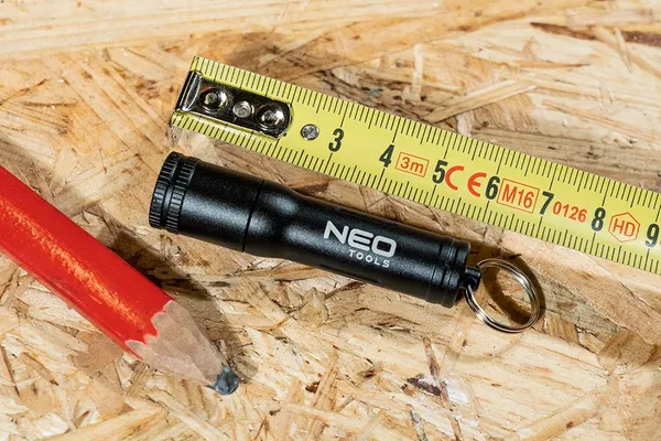 Фонарь ручной на батарейках Neo Tools, мини, AAAх1, 100лм, алюминиевый, 6см, 9г, IPX4 отзывы