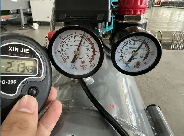 Безмасляний поршневий компресор Mast MOF1390/1100-30L ціна в Україні