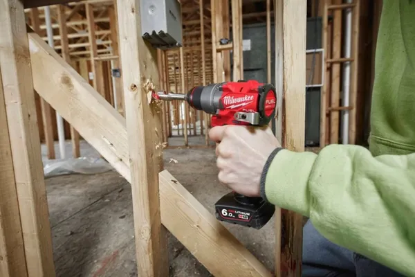 Дриль-шурупокрут акумуляторний MILWAUKEE, M12 FDD2-402X (+ заряд.пристрій, 2 акум., HD кейс) замовити