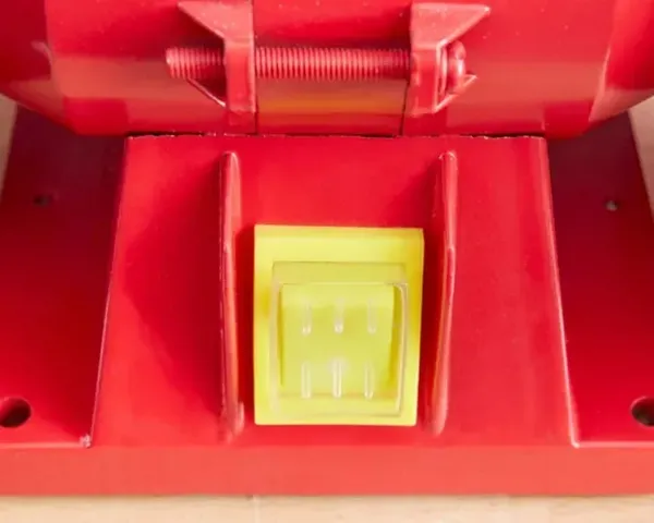 Настільний шліфувальний верстат Hecht 1722 з доставкою