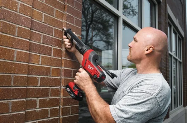 Купить Пістолет для герметиків акумуляторний MILWAUKEE, C18 PCG/310C-201В, 310мл (+тримач картріджа, в сумці для інструментів)