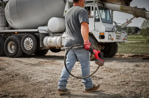 Заказать Акумуляторний вібратор для бетону M18 FCVN24-0 (2,4м) (каркас) с доставкой