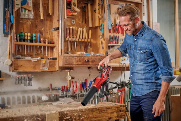 Заказать Воздуходув универсальный аккумуляторный Einhell GE-UB 18/250 Li E 1x4.0Ah, PXC, 18В, аккумулятор 4 Ач, 15000 об/мин, 230 км/ч, 120 м3/ч, 1.78 кг с доставкой