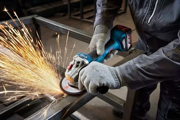 Купить Шлифмашина угловая аккумуляторная Bosch GWS 18V-8 125мм 11000об·мин 1.6кг без АКБ и ЗП