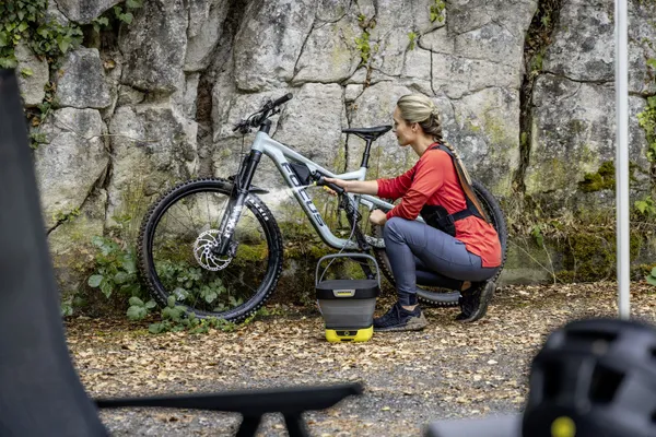 Мінімийка низького тиску акумуляторна Karcher OC 3 Foldable 120л/год шланг 1.8м бак для води 8л 2.2кг USB-C з доставкою