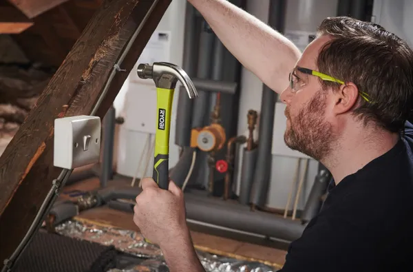 Молоток столярний Ryobi RHHCC560 560г магнітний утримувач руків'я скловолокно купити в Україні