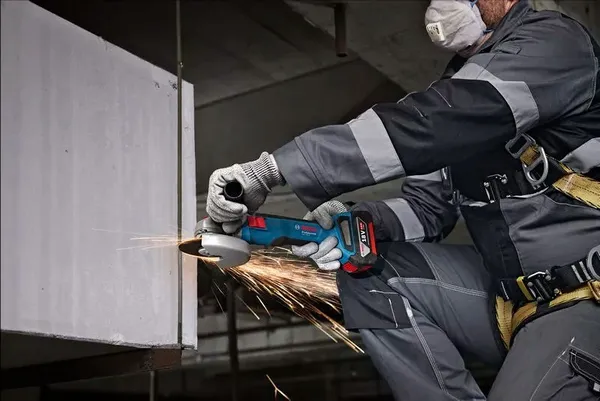 Шліфмашина кутова акумуляторна Bosch GWS 18V-8 125мм 18В 1x4А·год 0-11000об·хв 1.6кг кейс ЗП  GAL 18V-40 купити в Україні