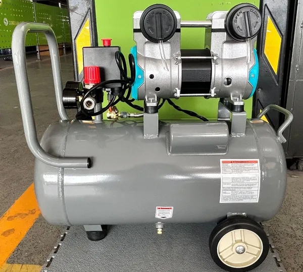 Купити Безмасляний поршневий компресор Mast MOF1390/1100-30L зі знижкою