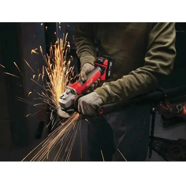 Набір інструментів акумуляторних MILWAUKEE, M18 BPP3A-402B  (зарядний пристрій M12-18FC, 2 акумулятори М18 В4 4Ач, дриль-шурупов замовити