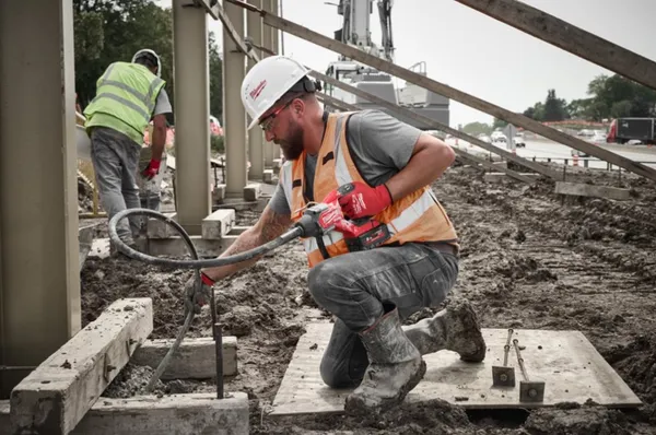 Акумуляторний вібратор для бетону M18 FCVN24-0 (2,4м) (каркас) купить в Украине