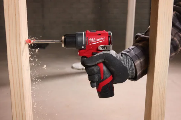 Замовити Дриль-шурупокрут акумуляторний MILWAUKEE M12 BLDDRC-402C 40Нм (+ заряд.пристрій, 2 акум., HD кейс) з доставкою