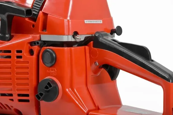 Пилка бензиновая HECHT 950