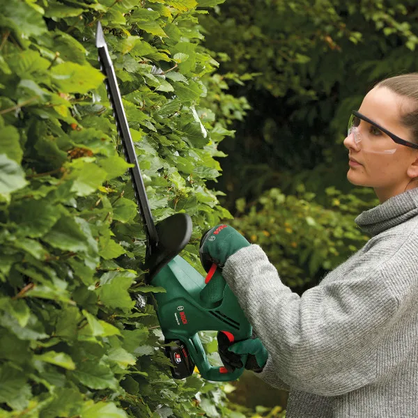 Кусторез аккумуляторный Bosch EasyHedgeCut 18V-52-13 18В лезвие 52см шаг реза 15мм 3.28кг без АКБ и ЗП отзывы