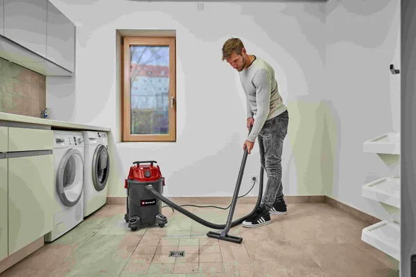 Пилосос професійний Einhell TC-VC 1825 А, 1250 Вт, пластик 25 л, 180 мбар, шланг 2.5 м, кабель 3 м, розетка 2.2 кВт, 4.2 кг ціна в Україні