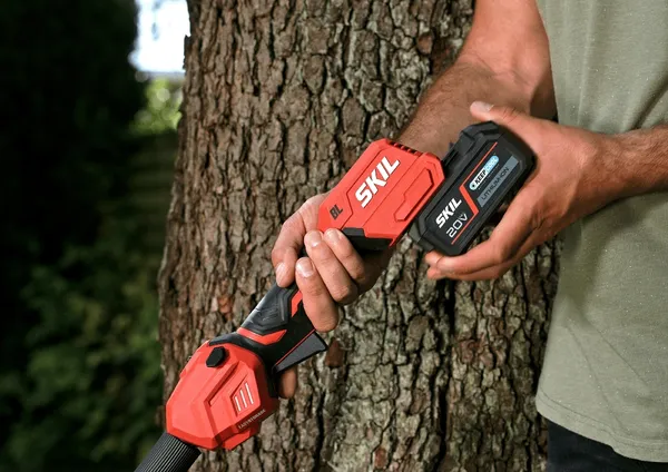 Купить Тример садовий акумуляторний SKIL 0250 CA безщітковий 20В ліска 33см 1х4А·год со скидкой