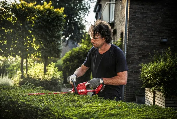 Кущоріз акумуляторний SKIL 0438 CA безщітковий 20В акб 1х2.5А·год 45см крок різу 20мм 1.9кг купить онлайн