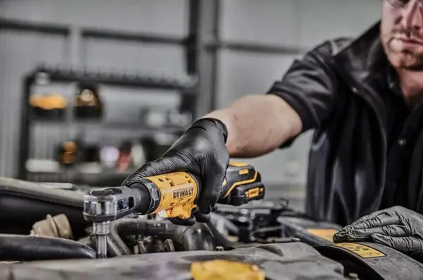 Тріскачка акумуляторна DeWalt XR Li-Ion безщіткова 12В 54Нм 250об·хв 1/4" 0.75кг без АКБ і ЗП купити онлайн