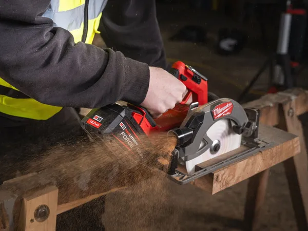 Пила дискова ручна акумуляторна MILWAUKEE  M18 FCS66GR3-0 (каркас) заказать