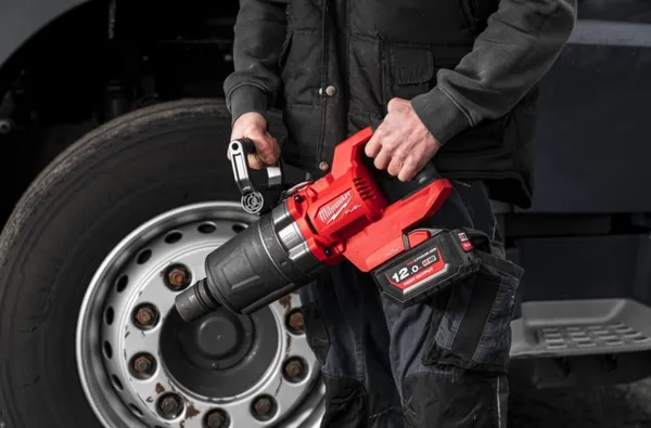 Гайкокрут акумуляторний 1" MILWAUKEE, M18 ONEFHIWF1DS-0C, 2711Нм (кейс) с доставкой
