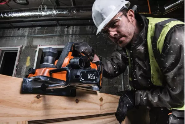 Купити Рубанок BHO18BL-0 AEG, 18В,14300об/хв, 2мм, 82мм, 3,32кг