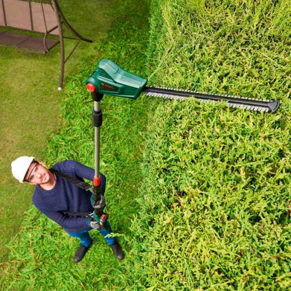 Купити Кущоріз акумуляторний Bosch UniversalHedgePole 18 18В 43мм крок різу 16мм 3.6кг без АКБ та ЗП