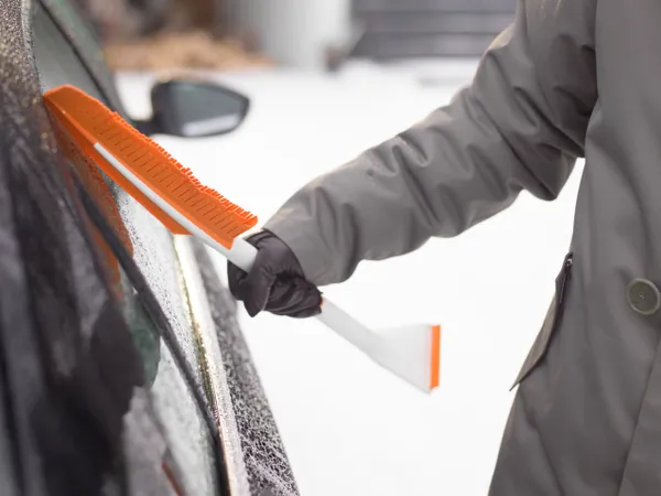 Щітка зі скребком Fiskars SnowXpert, 67 см, 221 г фото №9