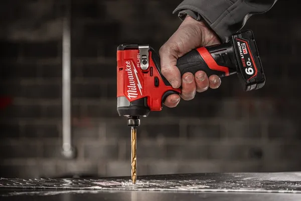 Замовити Винтоверт акумуляторнй M12 FID2-202X (170Нм) (+2 акумулятори, зарядний пристрій, HD кейс) з доставкою