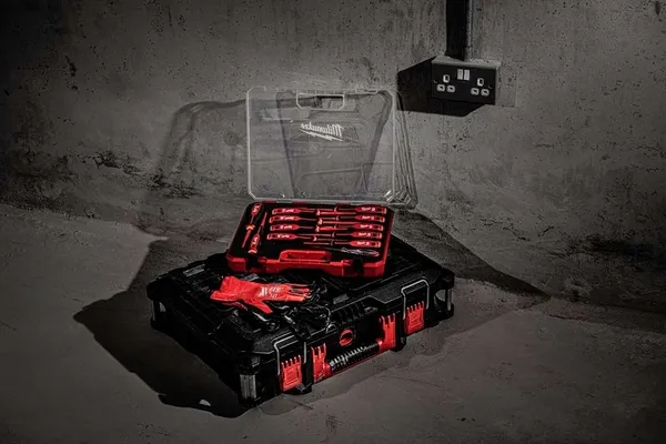 Отвертки Milwaukee набор 12шт, диэлектрические, SL,PH,PZ,TX, тестер, кейс цена в Украине