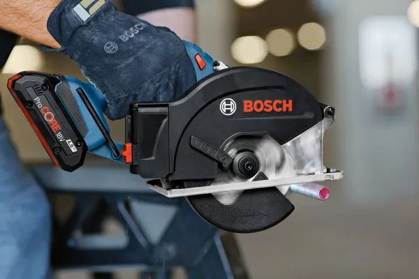 Пиа дисковая Bosch GKM 18V-50 аккумуляторная, 18 В, 136 мм, 4250 об/мин, 2.2 кг, без (АКБ и ЗУ) отзывы
