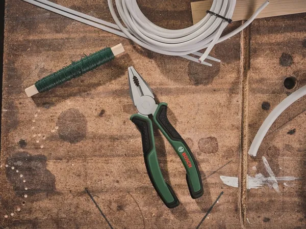 Купити Плоскогубці комбіновані Bosch, 180мм зі знижкою