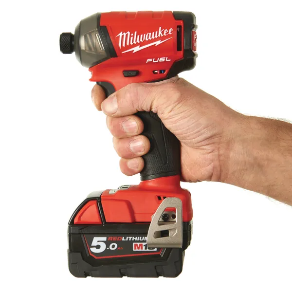 Замовити Винтоверт акумуляторний гідравлічний 1/4'' HEX MILWAUKEE, M18 FUEL FQID-502X, 50Нм (+ заряд. устройство, 2 аккум.Х 5Ач, кейс) з доставкою