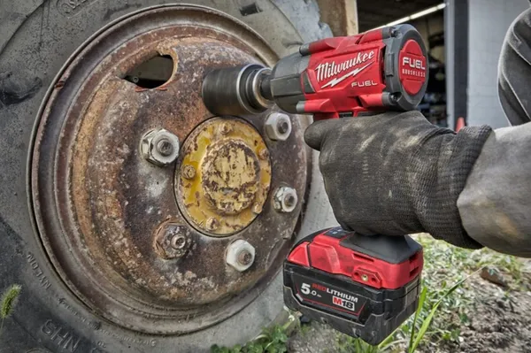 Гайкокрут акумуляторний 1/2" MILWAUKEE, M18 FMTIW2F12-0X, 881Нм (HD кейс) купити онлайн