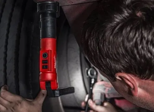 Ліхтар світлодіодний акумуляторний з рухомою головкою MILWAUKEE, L4 SL550-301 ціна в Україні