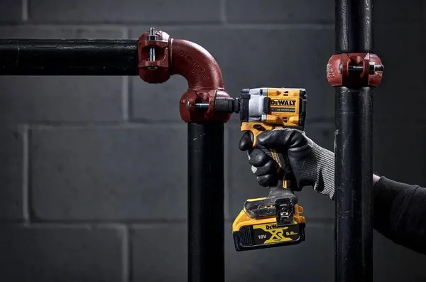 Гайковерт ударный DeWalt XR Li-Ion бесщеточный 18В 610Нм 2500об·мин 3550уд/мин 1/2" 1.1кг без АКБ и ЗП с доставкой