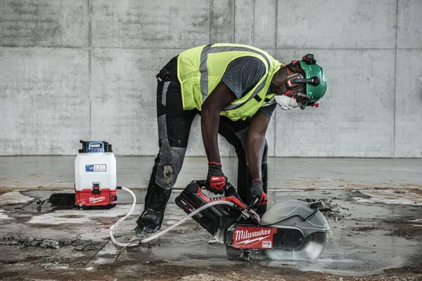 Заказать Каска захисна BOLT100 невентильована для промислового альпінізму жовта MILWAUKEE с доставкой