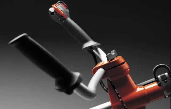 Заказать Бензиновая коса Husqvarna 135R / Мотокоса портативная / Ручная косилка для травы / Триммер садовый с доставкой