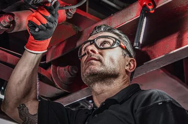 Купити Ліхтар світлодіодний акумуляторний з рухомою головкою MILWAUKEE, L4 SL550-301